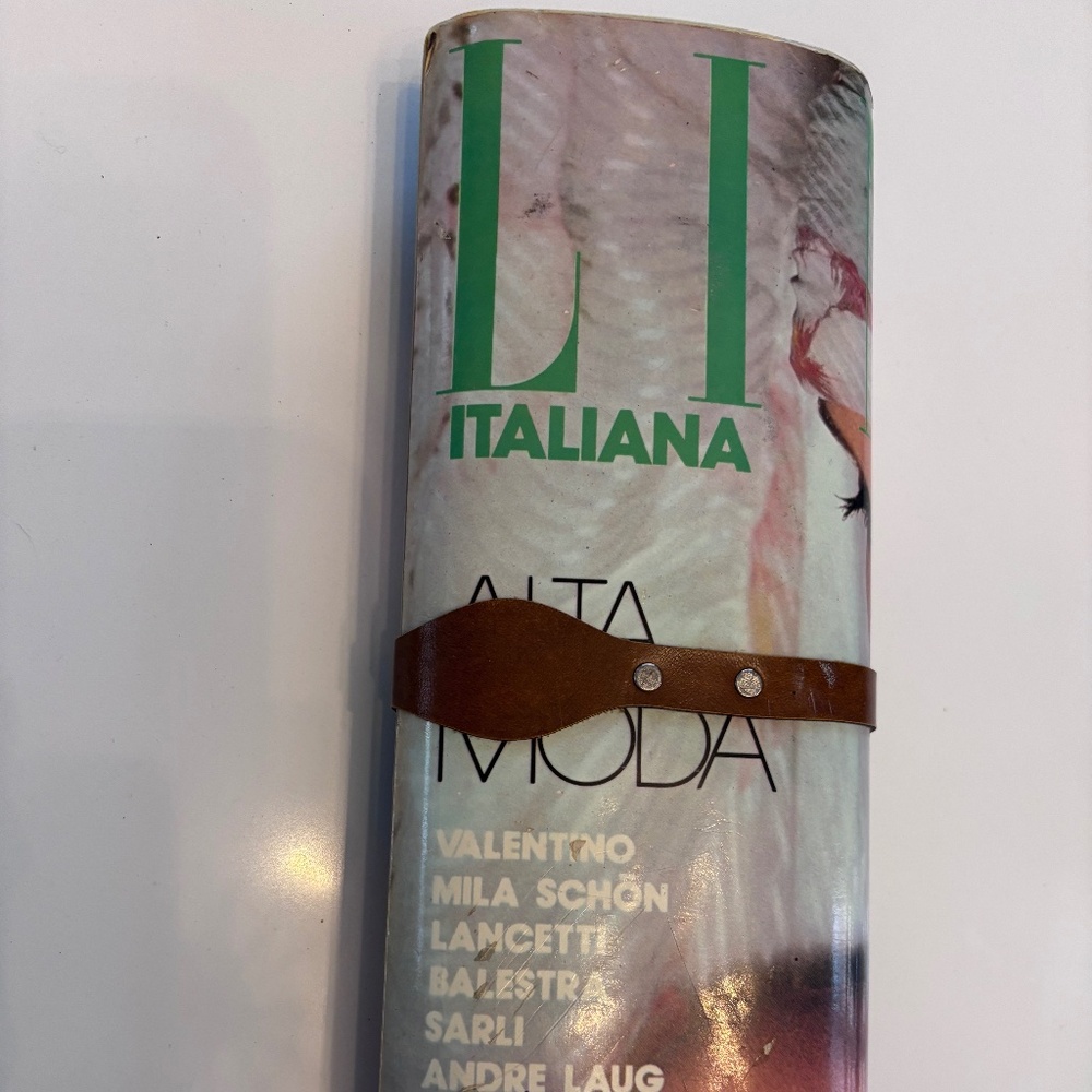Vintage 1970s magazine clutch purse Linea Italiana